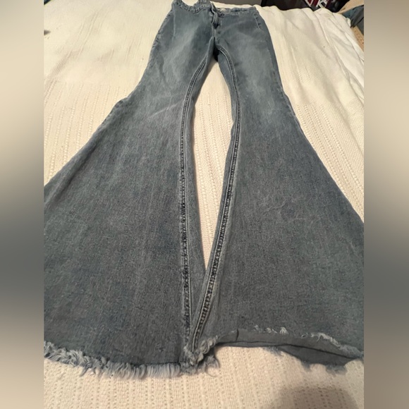 #3147. Rock & Roll Bargain Button Bell Bottom Light Wash Jeans w/Raw Hem. 27x34 - Picture 1 of 10